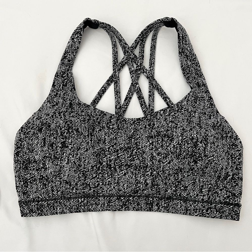 Lululemon Free To Be Serene Bra Black White Sz 8
Pads included